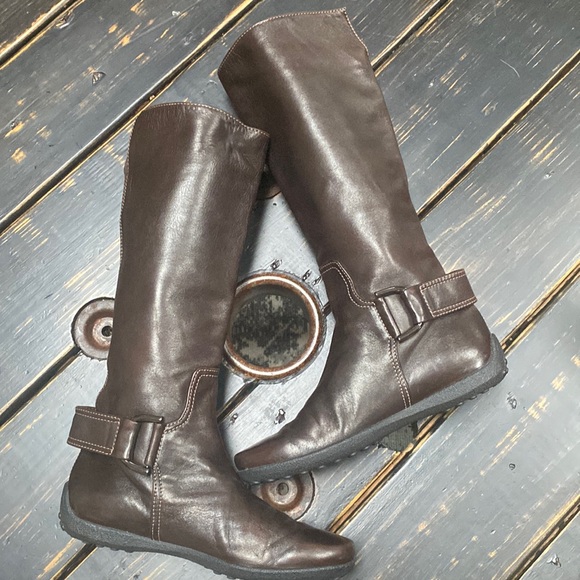 Tod’s Tall Leather Boots with ankle Buckle Detail